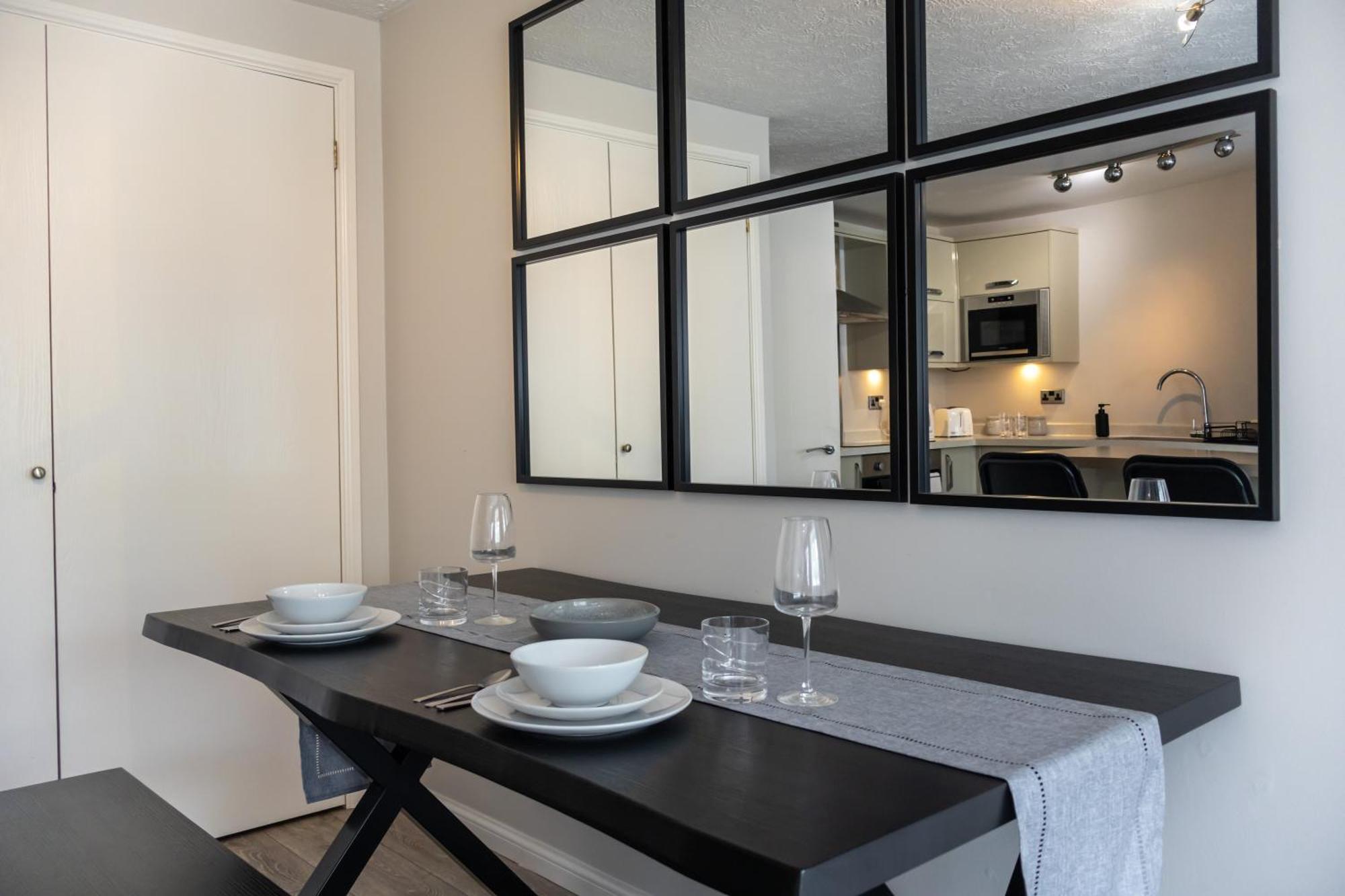 Modern 2 Bed Apartment Near Gatwick 克劳利 外观 照片